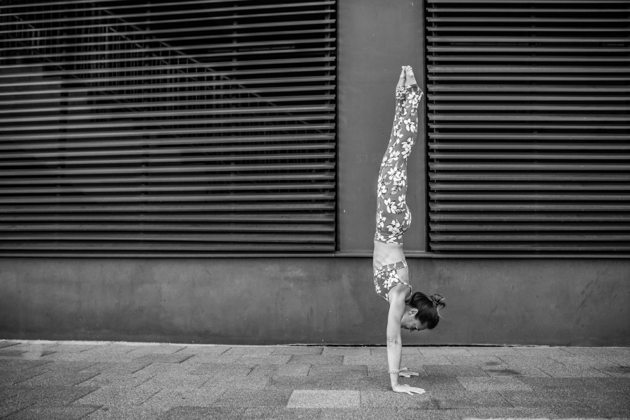 Daniela-Mihalciac-Handstand