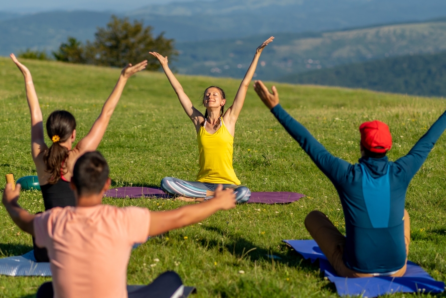 Evelina-Rustem-grup-clasa-yoga