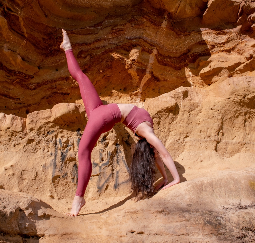 Geanina-Bahnean-instructor-yoga