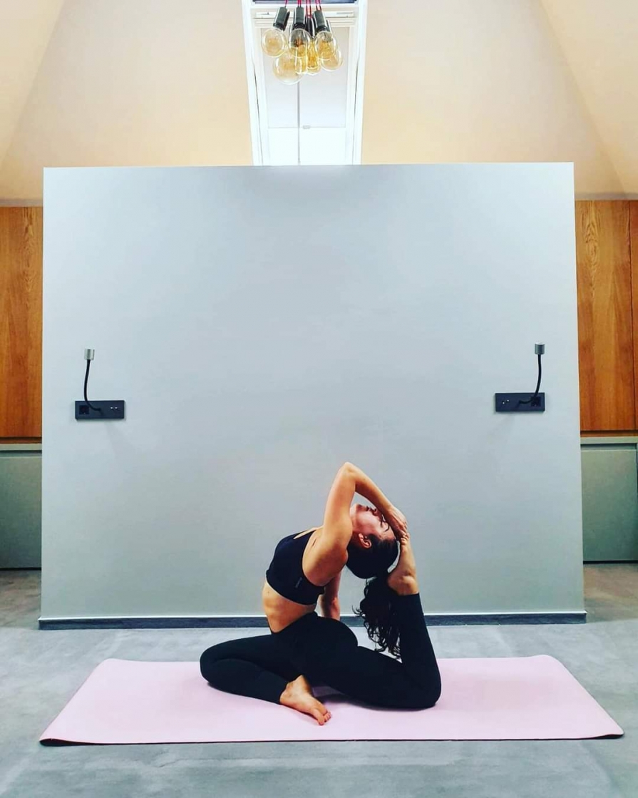 Beatrice-Bârgăoanu-instructor-yoga