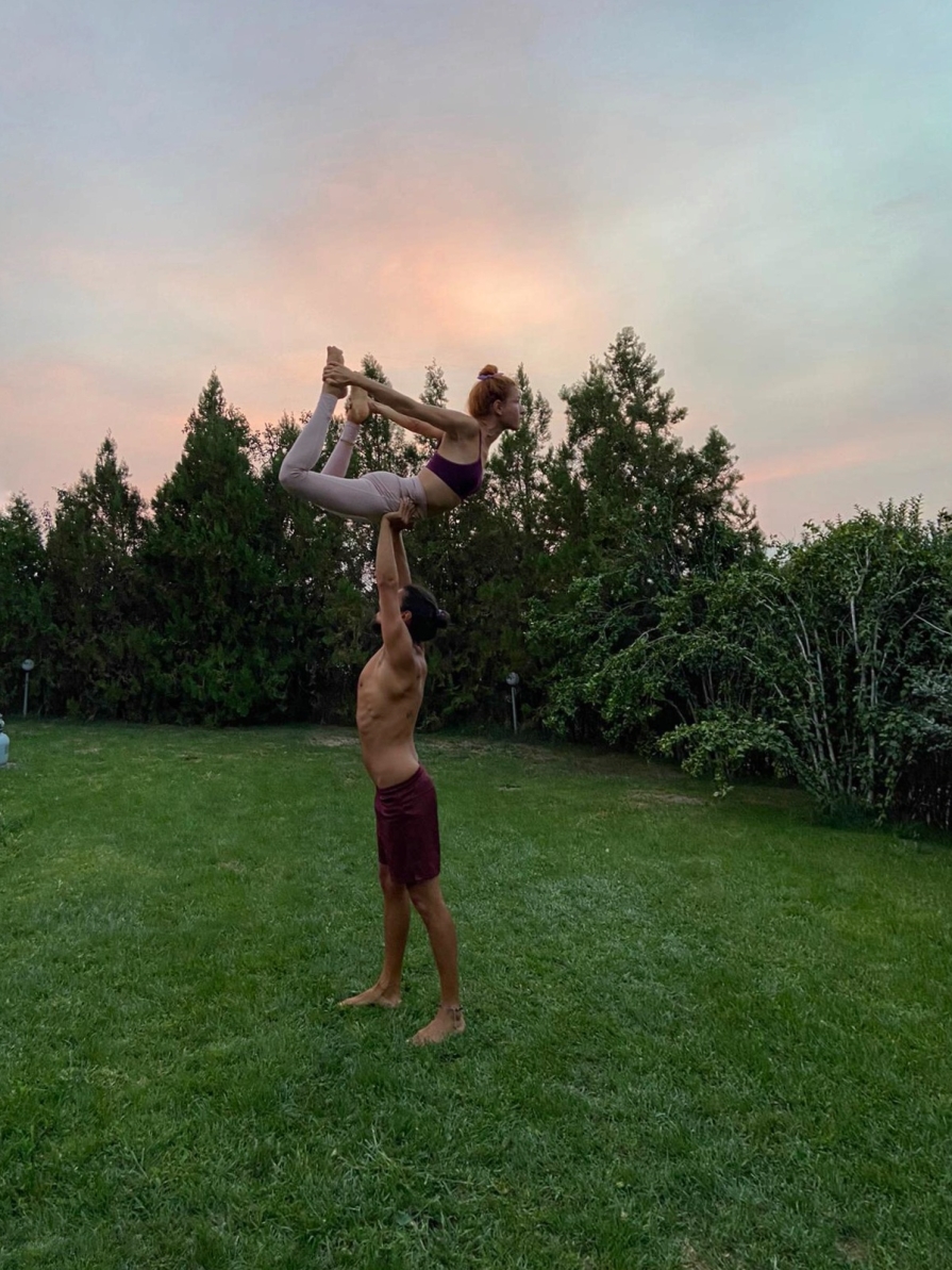 alexandru-dragan-acro-yoga