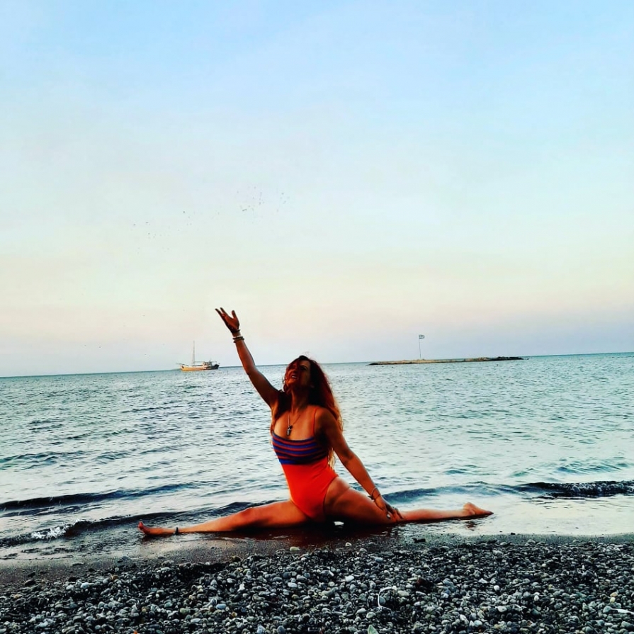 Mirela-buzilă-instructor-hatha-yoga