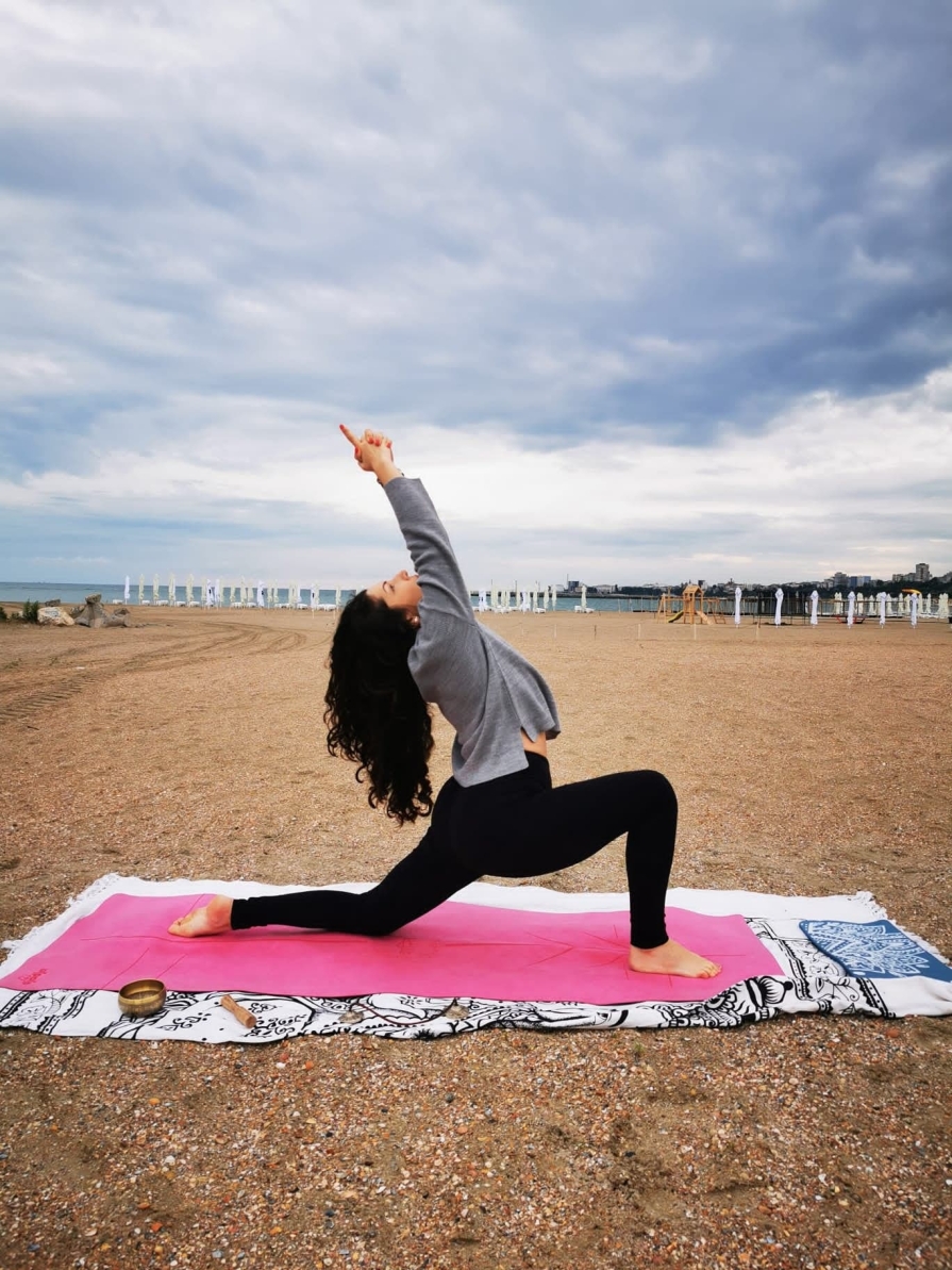 Mădălina-Stoian-instructor-yoga